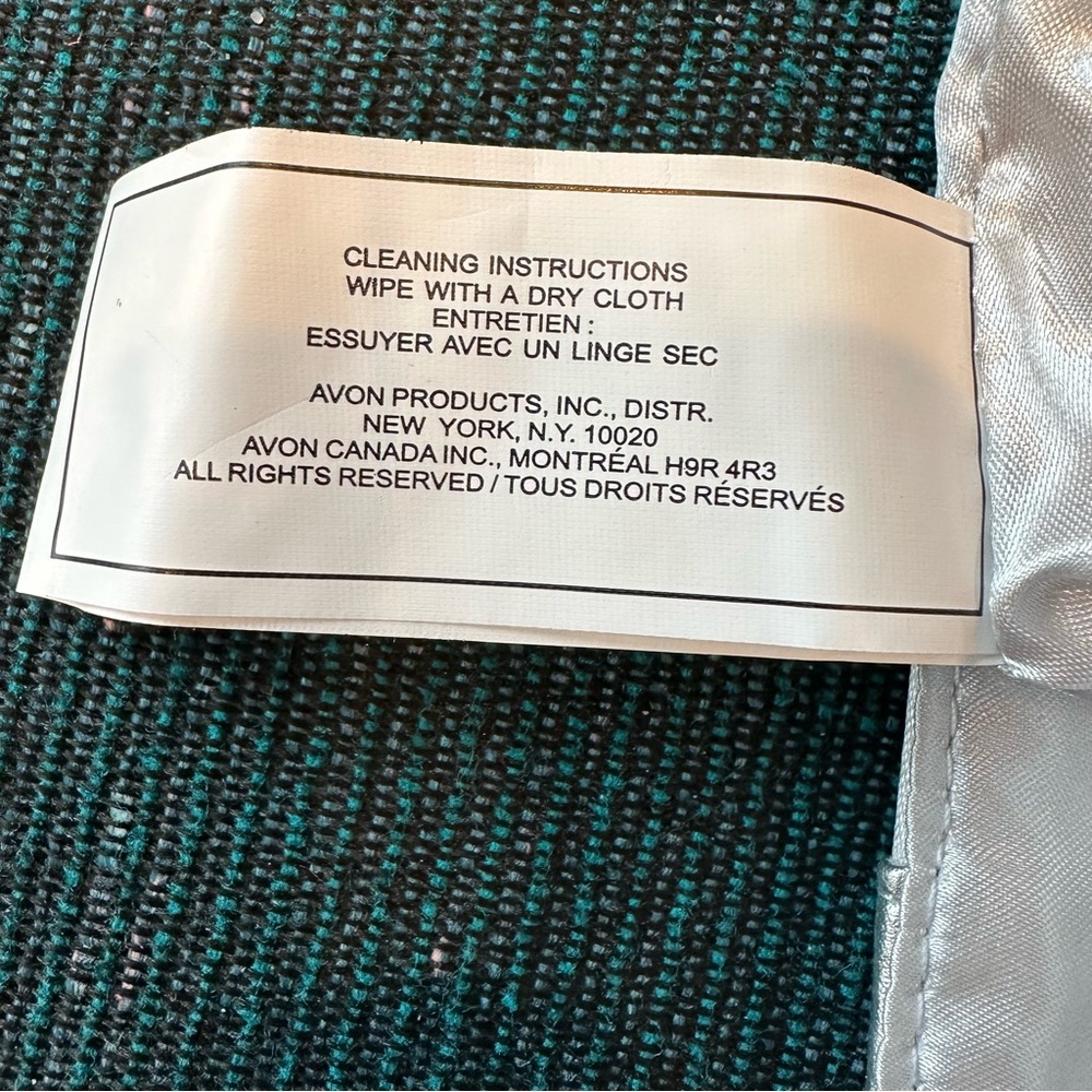 NWOT SILVER CLUTCH/ with chain strap - Picture 9 of 9